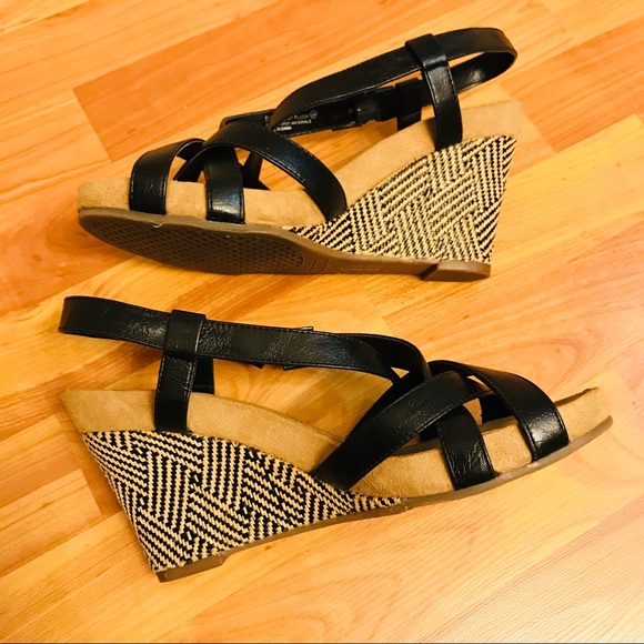 aerosoles plush wedge sandals